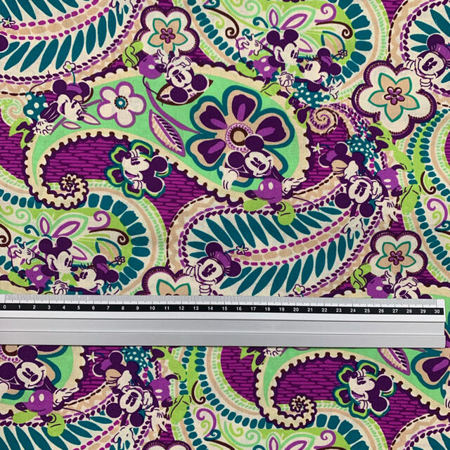 Vera Bradley(ヴェラブラッドリー)の(191)ヴェラブラッドリーディズニーシーチング 幅140cmx100cm 新品 ハンドメイドの素材/材料(生地/糸)の商品写真