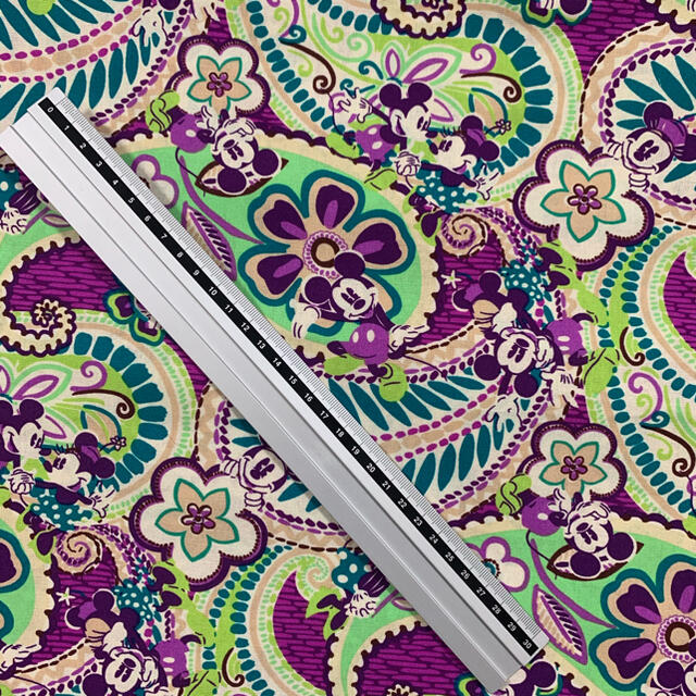 Vera Bradley(ヴェラブラッドリー)の(191)ヴェラブラッドリーディズニーシーチング 幅140cmx100cm 新品 ハンドメイドの素材/材料(生地/糸)の商品写真