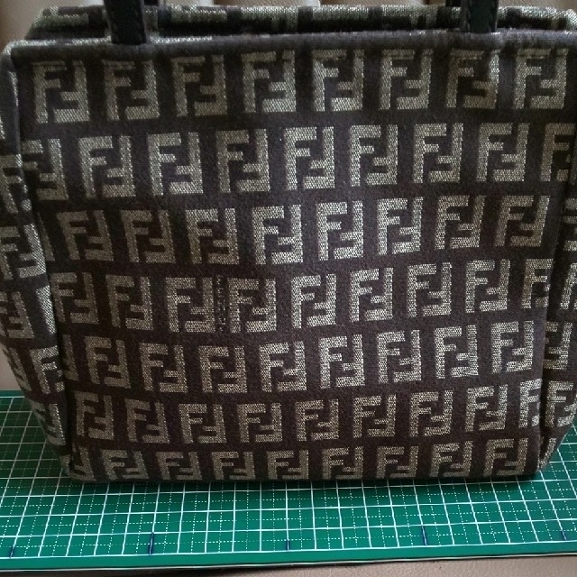 FENDI ミニポーチ ズッキーニ FENDI ミニポーチ ズッキーニ