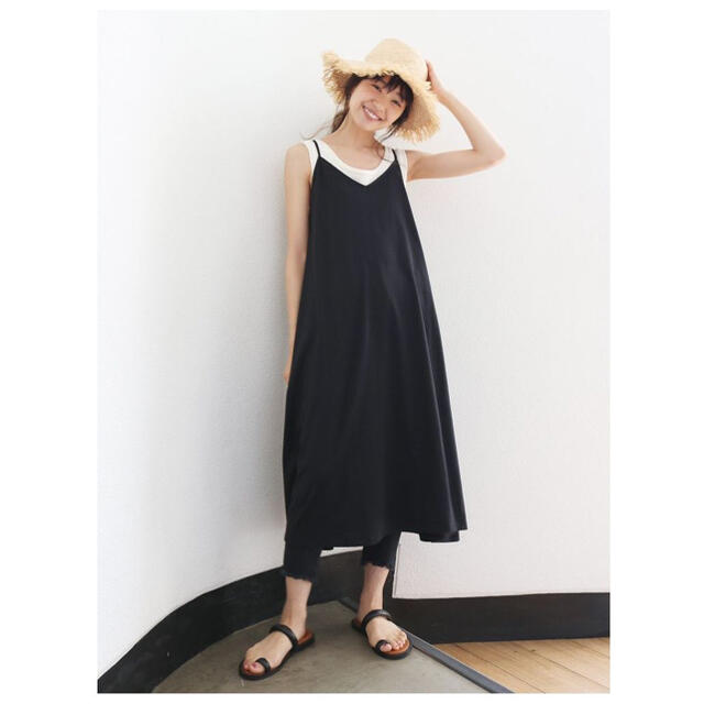 Ungrid(アングリッド)の♡チビママ♡様専用　Ungrid バックレースアップカットワンピース レディースのワンピース(ロングワンピース/マキシワンピース)の商品写真