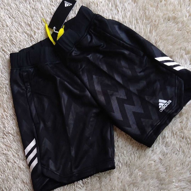 adidas(アディダス)のアディダス　新品　ハーフパンツ　160 ブラック　黒　短パン　男の子　ジャージ キッズ/ベビー/マタニティのキッズ服男の子用(90cm~)(パンツ/スパッツ)の商品写真