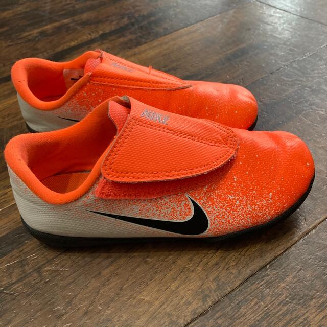 NIKE(ナイキ)のNIKE サッカーシューズ18㎝ キッズ/ベビー/マタニティのキッズ靴/シューズ(15cm~)(スニーカー)の商品写真