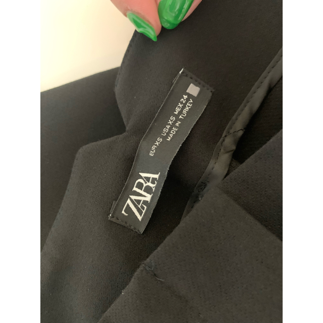 ZARA(ザラ)のZARA ハイウエストパンツ 黒 XS レディースのパンツ(カジュアルパンツ)の商品写真