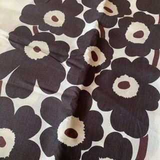 マリメッコ(marimekko)の日本未発売★marimekko はぎれ　コットンリネン 生地　ウニッコ　濃茶色(生地/糸)