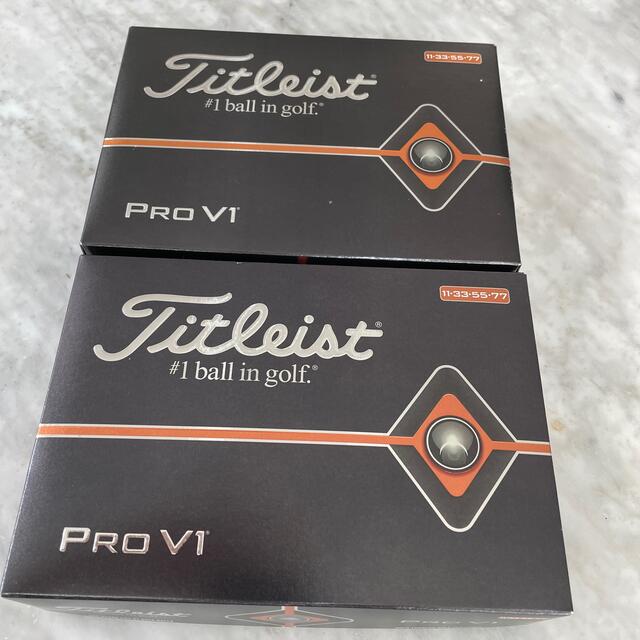 Titleist(タイトリスト)のTitleist PRO V1 2019年版　2ダースセット　企業ロゴ入り　白 スポーツ/アウトドアのゴルフ(その他)の商品写真