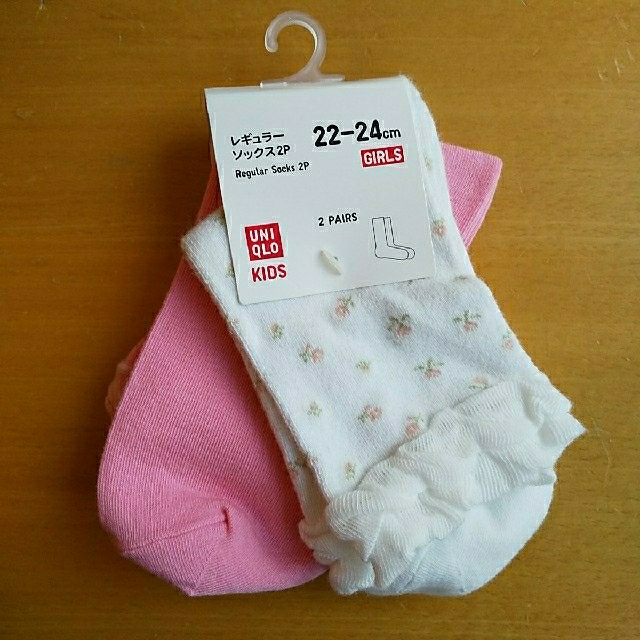 UNIQLO(ユニクロ)の女の子 ユニクロ 靴下 22～24㎝ 2足 まとめ売り キッズ/ベビー/マタニティのこども用ファッション小物(靴下/タイツ)の商品写真