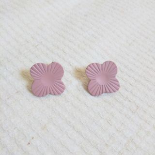 フェリシモ(FELISSIMO)の花のピアス ピンク(ピアス)