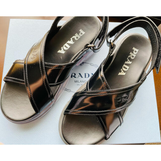 PRADA(プラダ)のPRADA クロスサンダル ブラック プラダ 黒 レディースの靴/シューズ(サンダル)の商品写真