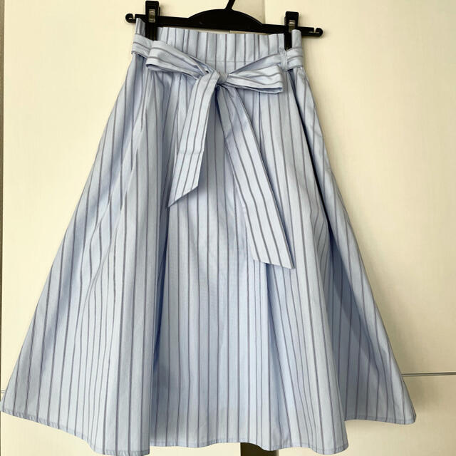 kumikyoku（組曲）(クミキョク)の《美品》kumikyoku 組曲 スカート ブルー ストライプ レディースのスカート(ひざ丈スカート)の商品写真