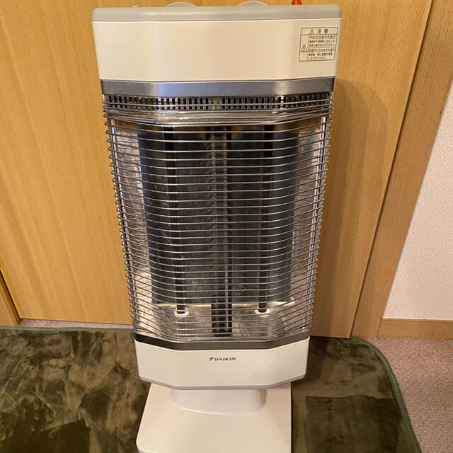 DAIKIN(ダイキン)のDAIKIN ERFT11KSセラミックヒーターセラムヒーターダイキン スマホ/家電/カメラの冷暖房/空調(電気ヒーター)の商品写真