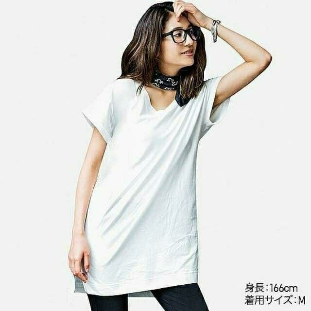 UNIQLO(ユニクロ)の新品タグ付き Ｌ 綿100％ロングＶネックＴシャツ レディースのトップス(Tシャツ(半袖/袖なし))の商品写真