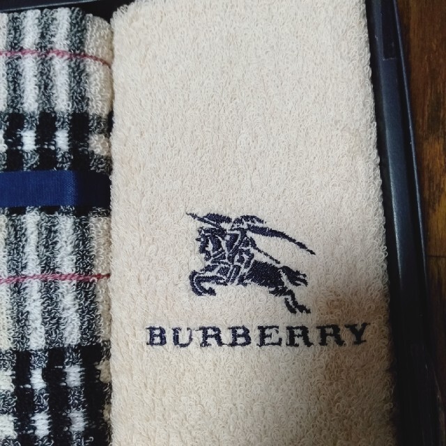 BURBERRY(バーバリー)のD 11　バーバリーハンカチタオルセット インテリア/住まい/日用品の日用品/生活雑貨/旅行(タオル/バス用品)の商品写真