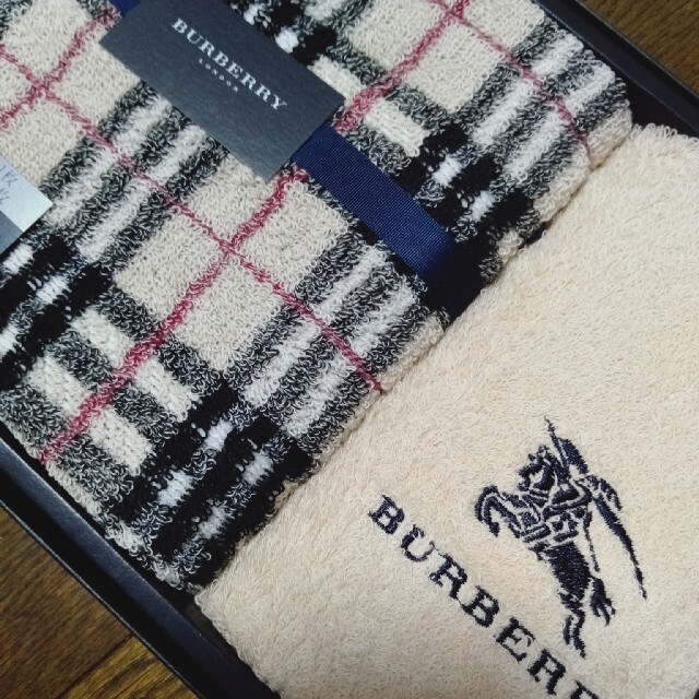 BURBERRY(バーバリー)のD 11　バーバリーハンカチタオルセット インテリア/住まい/日用品の日用品/生活雑貨/旅行(タオル/バス用品)の商品写真