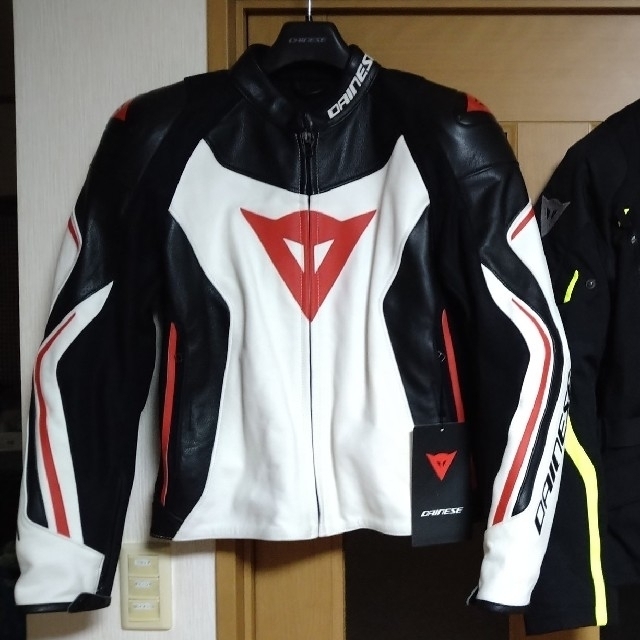 DAINESE AVRO4 レザージャケット装備/装具