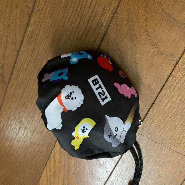 防弾少年団(BTS)(ボウダンショウネンダン)のBT21 ファミリーマート　限定　エコバッグ黒 レディースのバッグ(エコバッグ)の商品写真