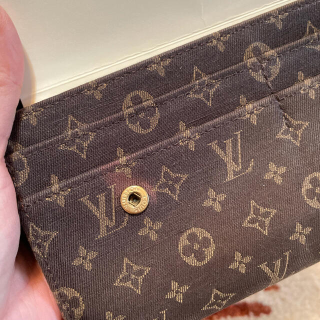 LOUIS VUITTON(ルイヴィトン)のルイ•ヴィトン　モノグラムミニ　ポルトフォイユ•サラ　二つ折り長財布 レディースのファッション小物(財布)の商品写真