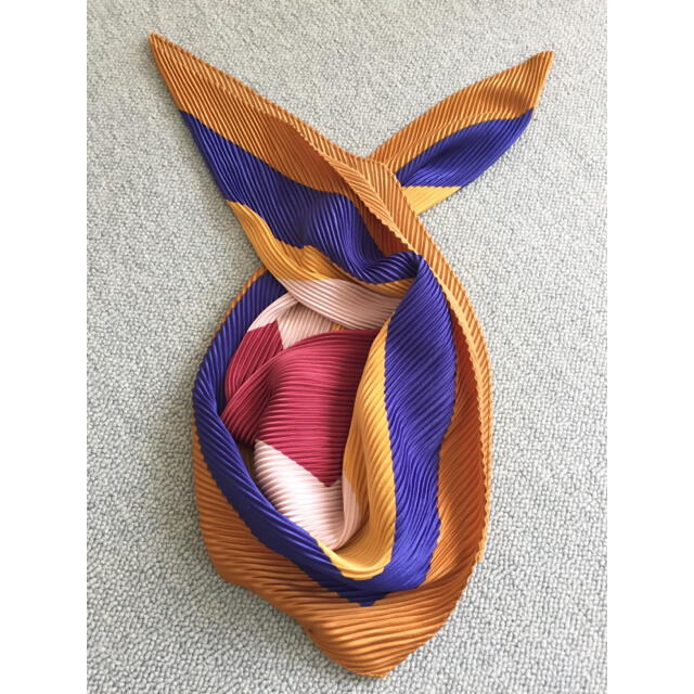 ZARA(ザラ)のZARA プリーツスカーフ レディースのファッション小物(バンダナ/スカーフ)の商品写真