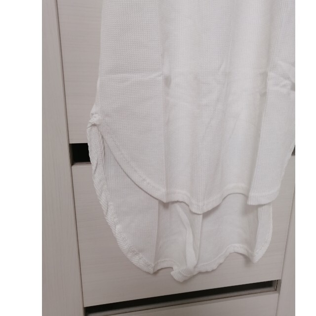 merlot(メルロー)のsale新品フィリルfillil ワッフル生地のロングTシャツ☆白 レディースのワンピース(ロングワンピース/マキシワンピース)の商品写真