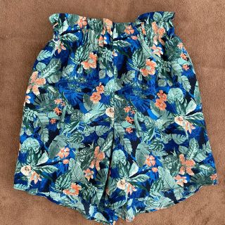 31【美品】リゾート花柄　ハーフパンツ　レルビエ(ハーフパンツ)