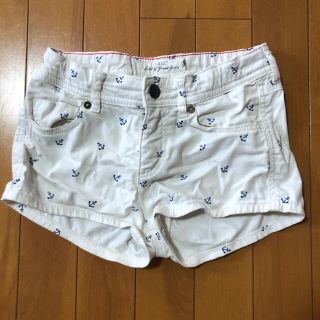 エイチアンドエム(H&M)のH&M ホワイトデニムショートパンツ　8-9y 130(パンツ/スパッツ)