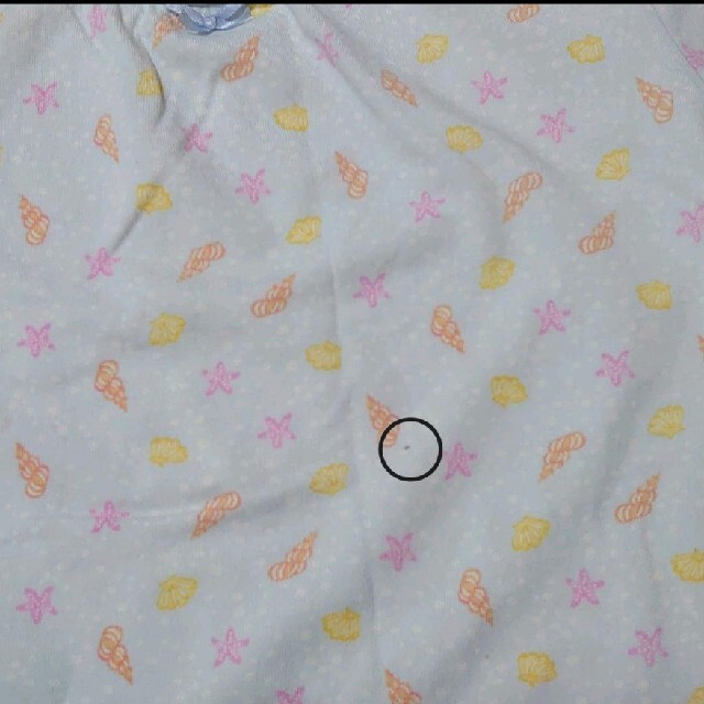 USED　お腹冷え防止　UNIQLO　貝殻柄　半袖パジャマ　90 キッズ/ベビー/マタニティのキッズ服女の子用(90cm~)(パジャマ)の商品写真
