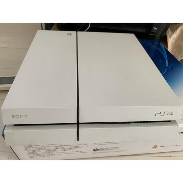 PlayStation4(プレイステーション4)の中古　PS4 本体 CUH-1200A  エンタメ/ホビーのゲームソフト/ゲーム機本体(家庭用ゲーム機本体)の商品写真