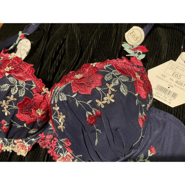 Wacoal(ワコール)のE65＆M🌸花柄刺繍ブラ・ショーツセット レディースの下着/アンダーウェア(ブラ&ショーツセット)の商品写真