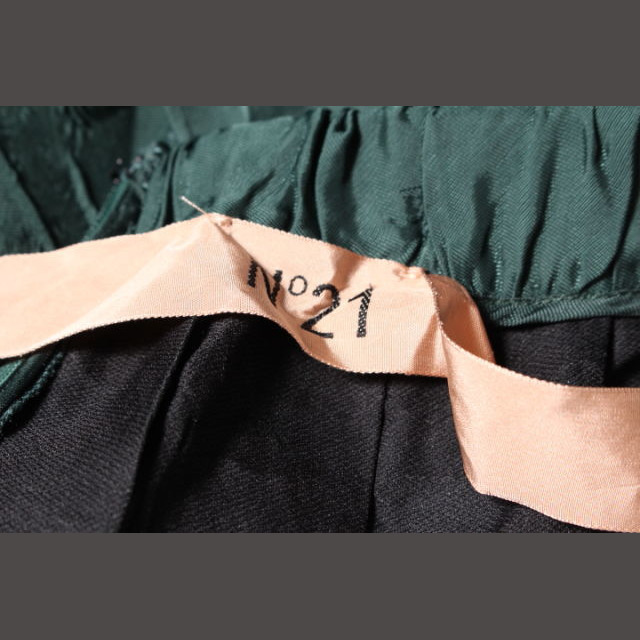 N°21(ヌメロヴェントゥーノ)のヌメロヴェントゥーノ N°21 スカート ひざ丈 プリーツ シワ加工 40 緑 レディースのスカート(ひざ丈スカート)の商品写真