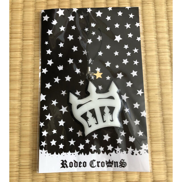 RODEO CROWNS(ロデオクラウンズ)のロデオクラウンズ  スマホクリーナー　ストラップ スマホ/家電/カメラのスマホアクセサリー(iPhoneケース)の商品写真