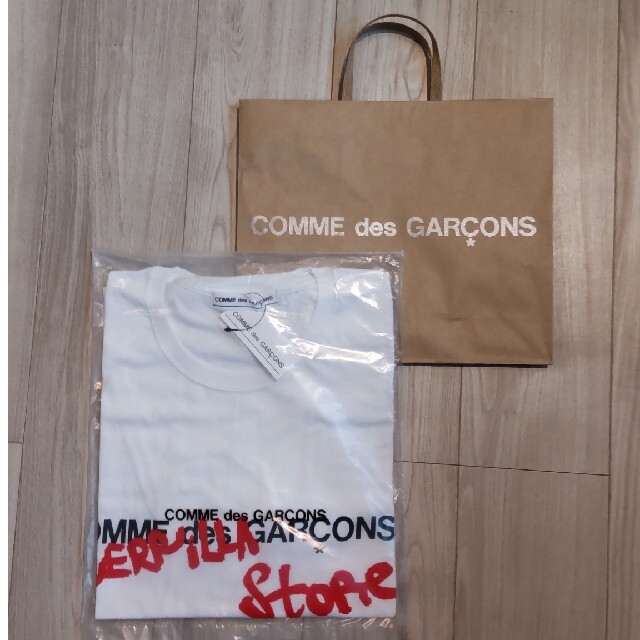 COMME des GARCONS(コムデギャルソン)の[かか様専用]コムデギャルソン　ゲリラストア　期間限定Tシャツ メンズのトップス(Tシャツ/カットソー(半袖/袖なし))の商品写真