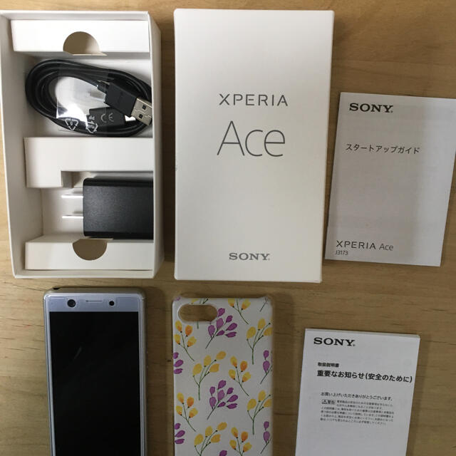 SONY(ソニー)のSONY Xperia ace  64ギガ　ホワイト　ケース付き スマホ/家電/カメラのスマートフォン/携帯電話(スマートフォン本体)の商品写真