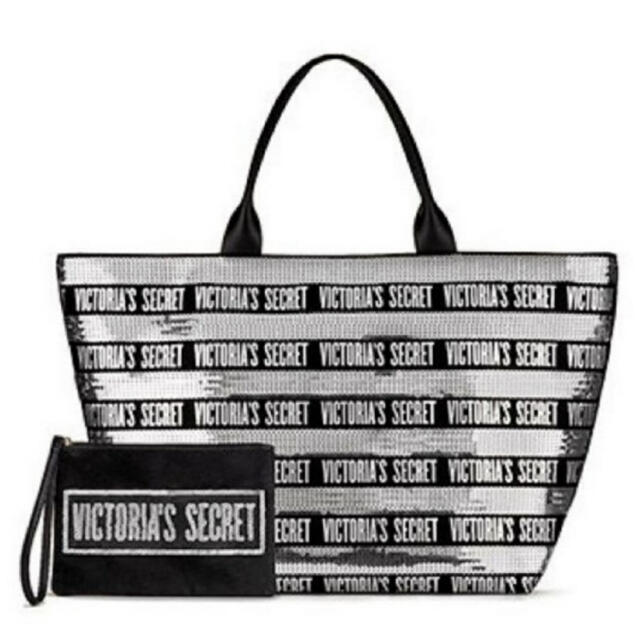 Victoria's Secret(ヴィクトリアズシークレット)のヴィクシー　キラキラシルバートートバック　ポーチ付き  レディースのバッグ(トートバッグ)の商品写真