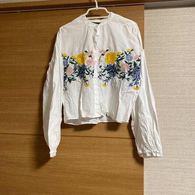 ZARA(ザラ)の美品❣️ZARA 花柄ブラウス★ レディースのトップス(シャツ/ブラウス(長袖/七分))の商品写真