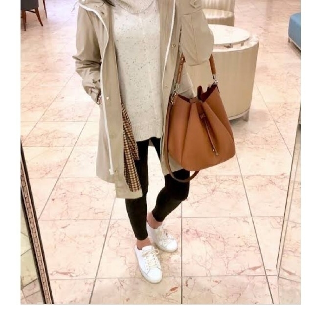 ZARA - トップステッチハンドル付き バケットバッグ ZARAの通販 ZARA - トップステッチハンドル付き バケットバッグ ZARAの通販