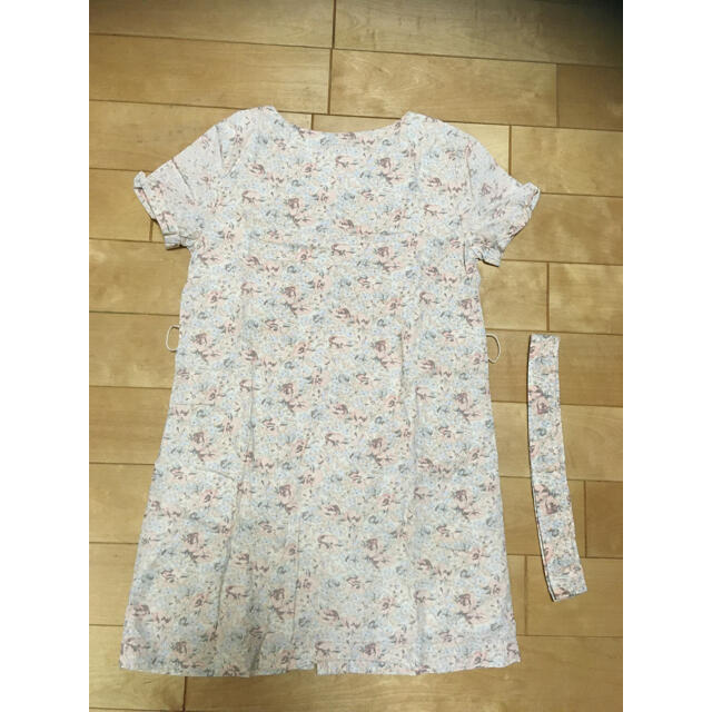 GAP Kids(ギャップキッズ)のGAP kids 花柄ワンピース　130 キッズ/ベビー/マタニティのキッズ服女の子用(90cm~)(ワンピース)の商品写真