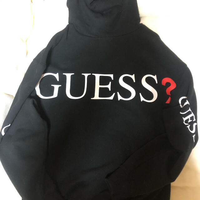 GUESS(ゲス)のGUESS パーカー 黒 Ｍサイズ  レディースのトップス(パーカー)の商品写真