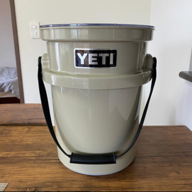 Snow Peak(スノーピーク)の限定値下げ セット売り！！YETI バケツ 5ガロン 蓋付き 中古 美品  スポーツ/アウトドアのアウトドア(その他)の商品写真