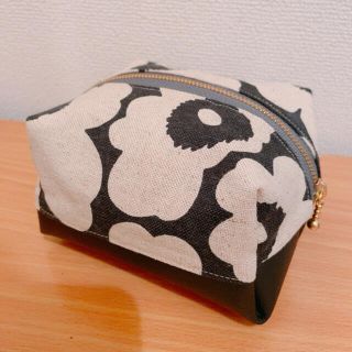 マリメッコ(marimekko)のマリメッコ　ハンドメイド　ファスナーポーチ(ポーチ)