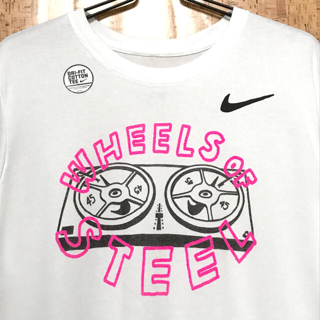 NIKE(ナイキ)のUSモデル 速乾T ♪ NIKE ターンテーブル Tシャツ 白 L ユニセックス メンズのトップス(Tシャツ/カットソー(半袖/袖なし))の商品写真