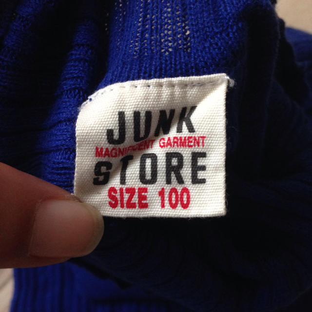 JUNK STORE(ジャンクストアー)のJUNKSTORE 美品薄手ニット100 キッズ/ベビー/マタニティのキッズ服女の子用(90cm~)(ニット)の商品写真