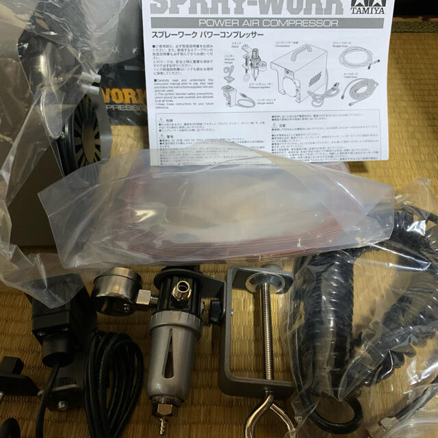 スプレーワーク タミヤパワーコンプレッサー 1着入荷!! テーブル