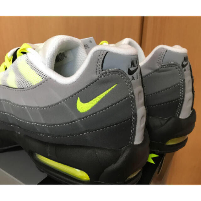 NIKE(ナイキ)の新品未使用 28 NIKE AIR MAX 95 OG Neon Yellow メンズの靴/シューズ(スニーカー)の商品写真