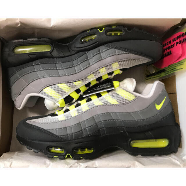 NIKE(ナイキ)の新品未使用 28 NIKE AIR MAX 95 OG Neon Yellow メンズの靴/シューズ(スニーカー)の商品写真