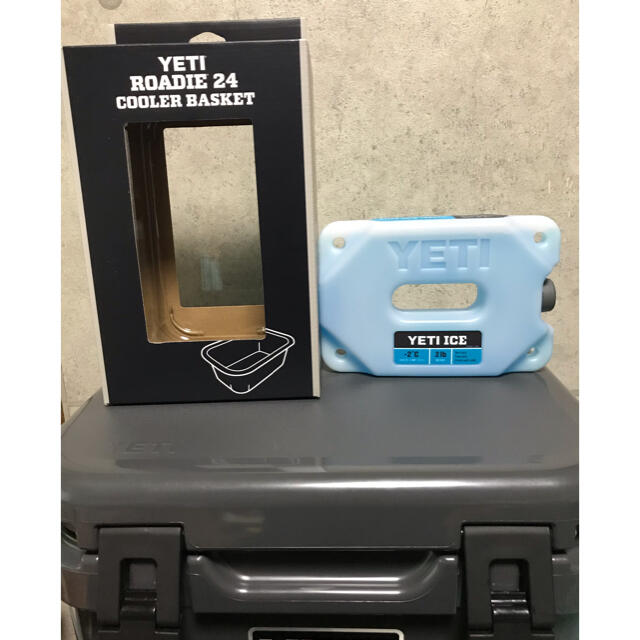 yeti  coolers ROADIE24 チャコール　バスケット・保冷剤付き スポーツ/アウトドアのアウトドア(その他)の商品写真