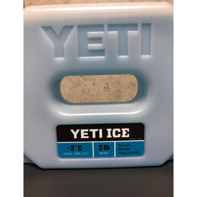 yeti  coolers ROADIE24 チャコール　バスケット・保冷剤付き スポーツ/アウトドアのアウトドア(その他)の商品写真