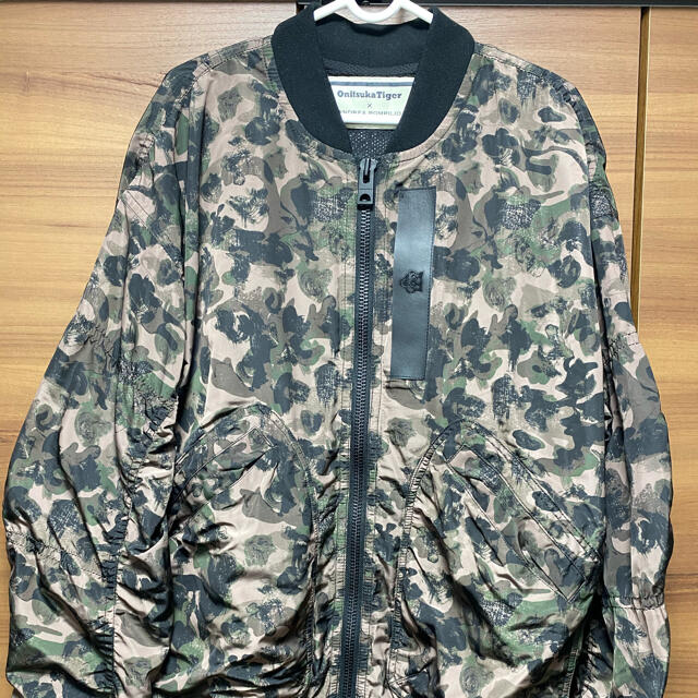 オニツカタイガー カモ ボンバー ジャケット | capacitasalud.com