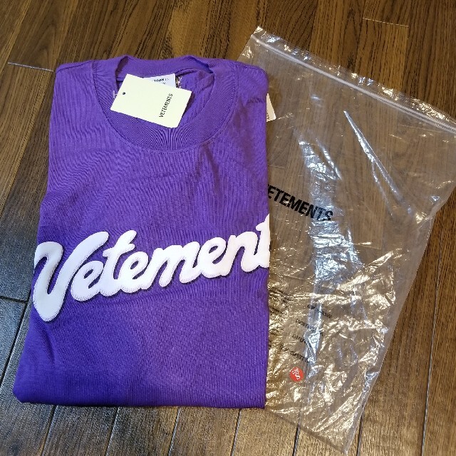 ★タイムセール★VETEMENTS Tシャツ メンズのトップス(Tシャツ/カットソー(半袖/袖なし))の商品写真