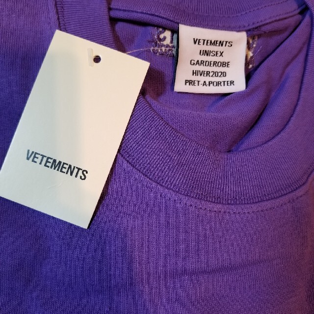 ★タイムセール★VETEMENTS Tシャツ メンズのトップス(Tシャツ/カットソー(半袖/袖なし))の商品写真