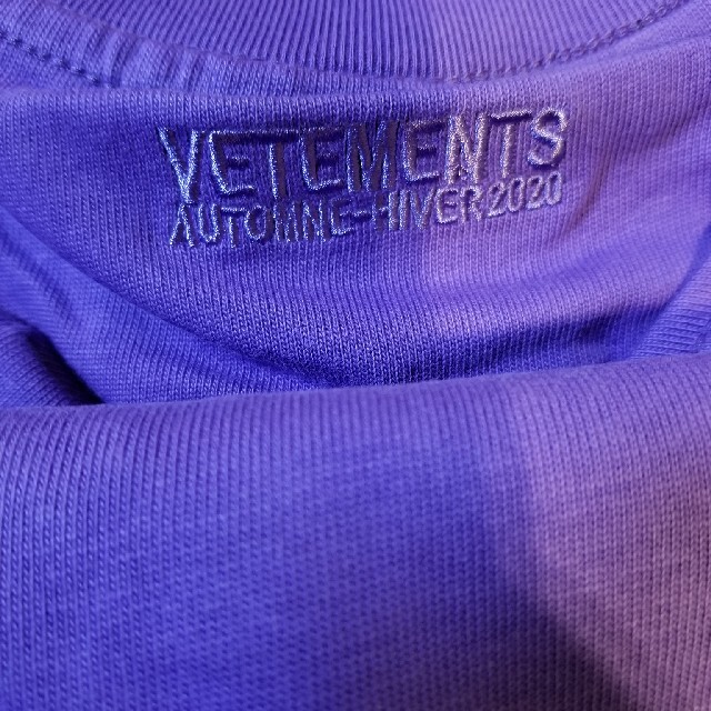 ★タイムセール★VETEMENTS Tシャツ メンズのトップス(Tシャツ/カットソー(半袖/袖なし))の商品写真