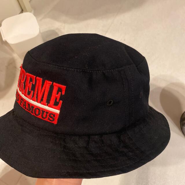 Supreme(シュプリーム)のシュプリーム　supreme バケットハット　黒　M  L 赤　ロゴ メンズの帽子(ハット)の商品写真